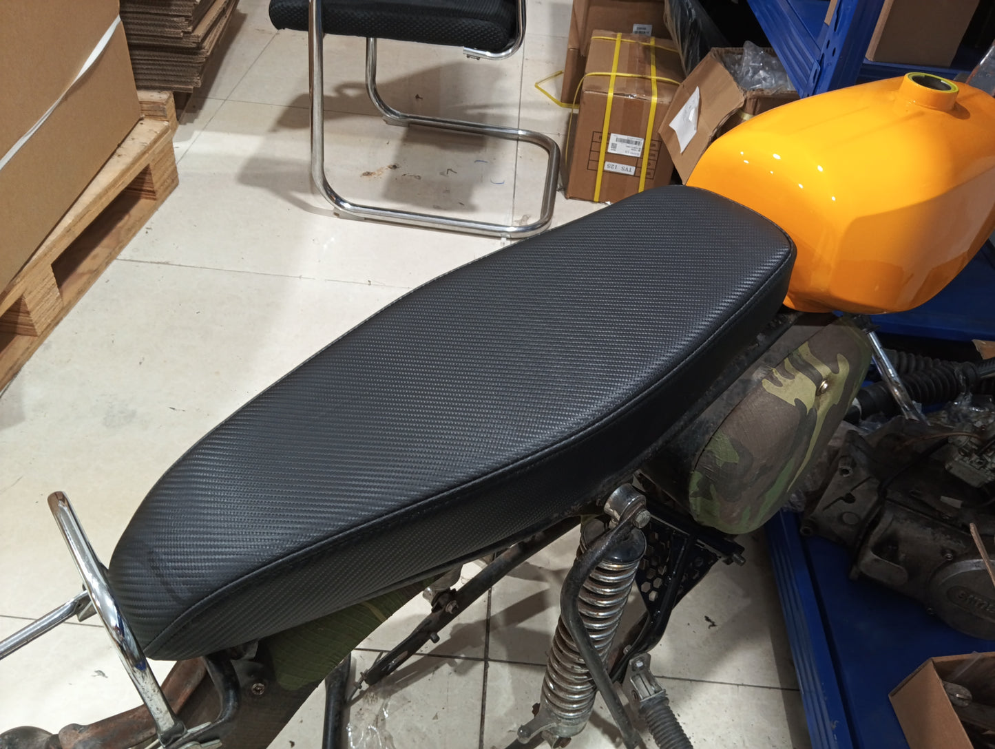OSTMORAD Carbon Look Low Fishtail Seat for Simson S50 S51 S70 Tuning